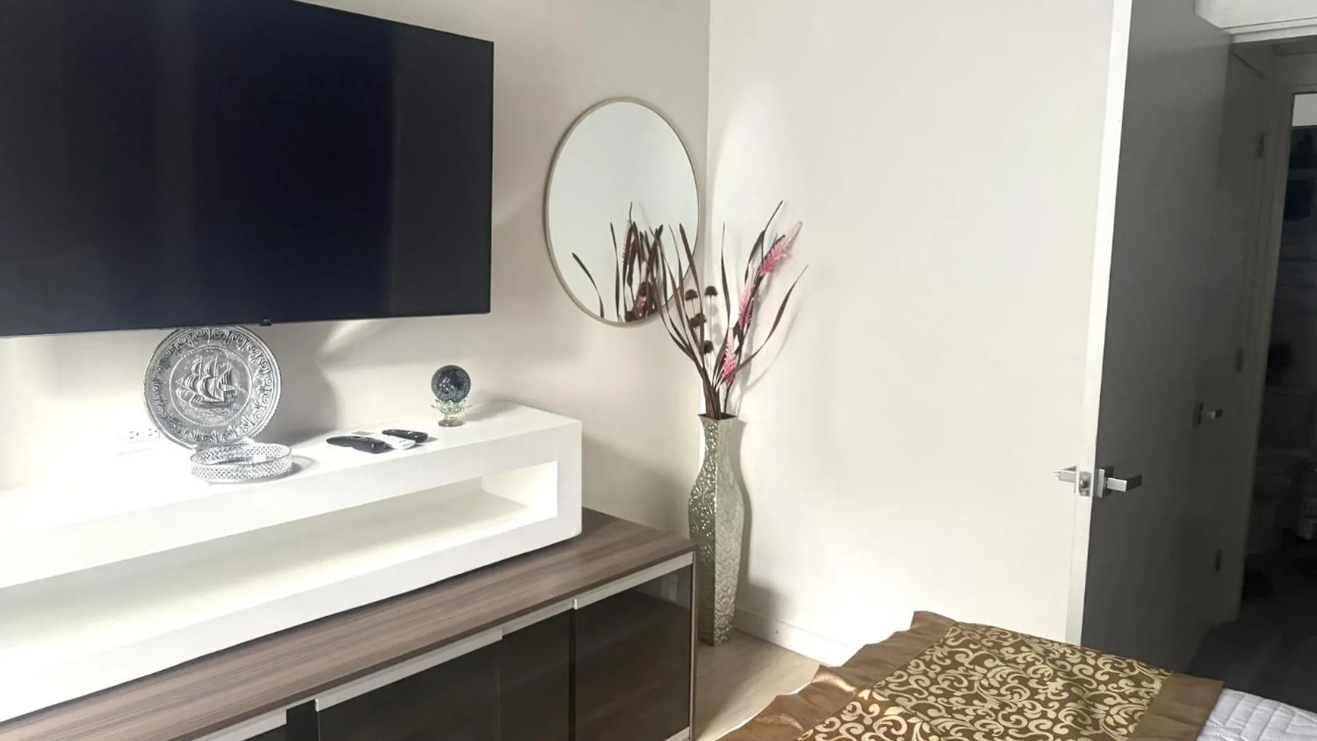 Liguanea -One Bedroom Oasis Near Us Embassy Kingston Apartment